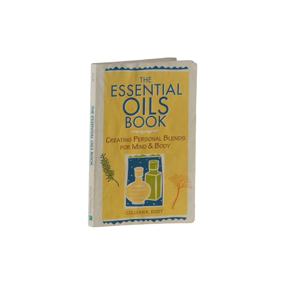 本 ESSENTIAL OILS BOOK